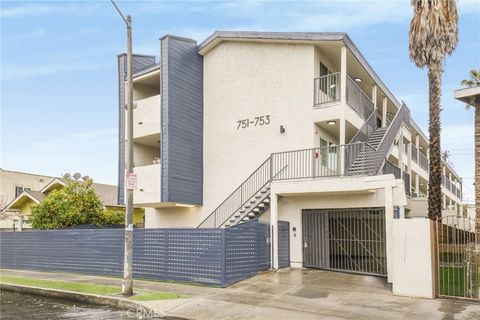 Photo of 751 Cerritos Ave, Long Beach, CA 90813 (MLS # SB26056907)