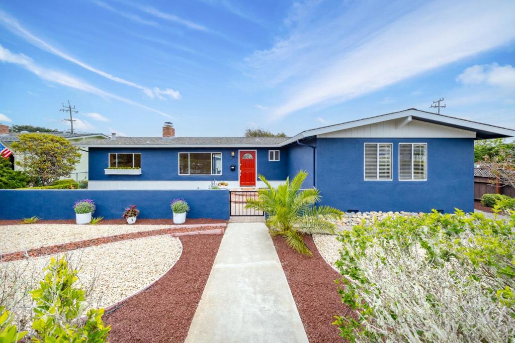 232 Peninsula Drive