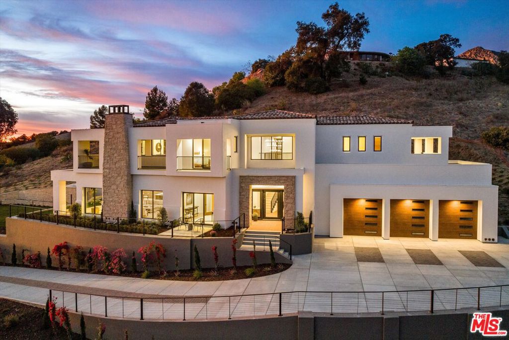 2082 Las Canoas Road