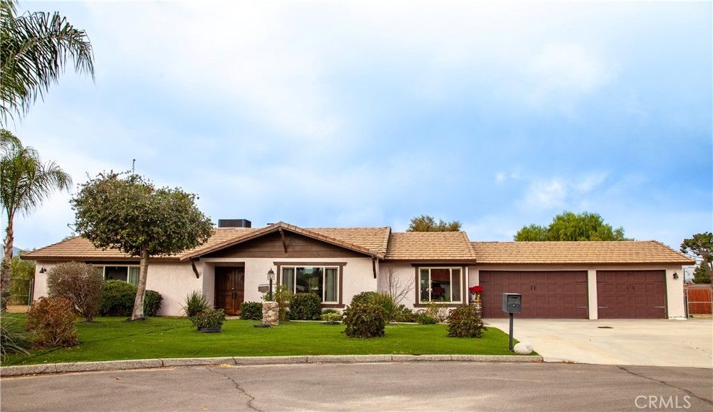 Photo of 30225 Amber Lane, Hemet, CA 92543 (MLS # SW26016902)