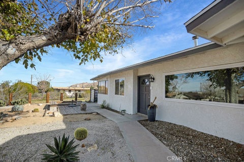 Photo of 61537 Valley View Drive, Joshua Tree, CA 92252 (MLS # JT26191285)