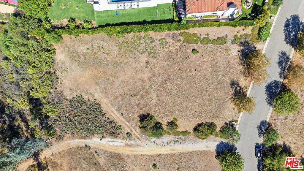 2025 Delphine Lane