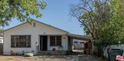 Photo of 1311 Pearl Street, Bakersfield, CA 93305 (MLS # 25515355) Photo of 1311 Pearl Street, Bakersfield, CA 93305 (MLS # 25515355)