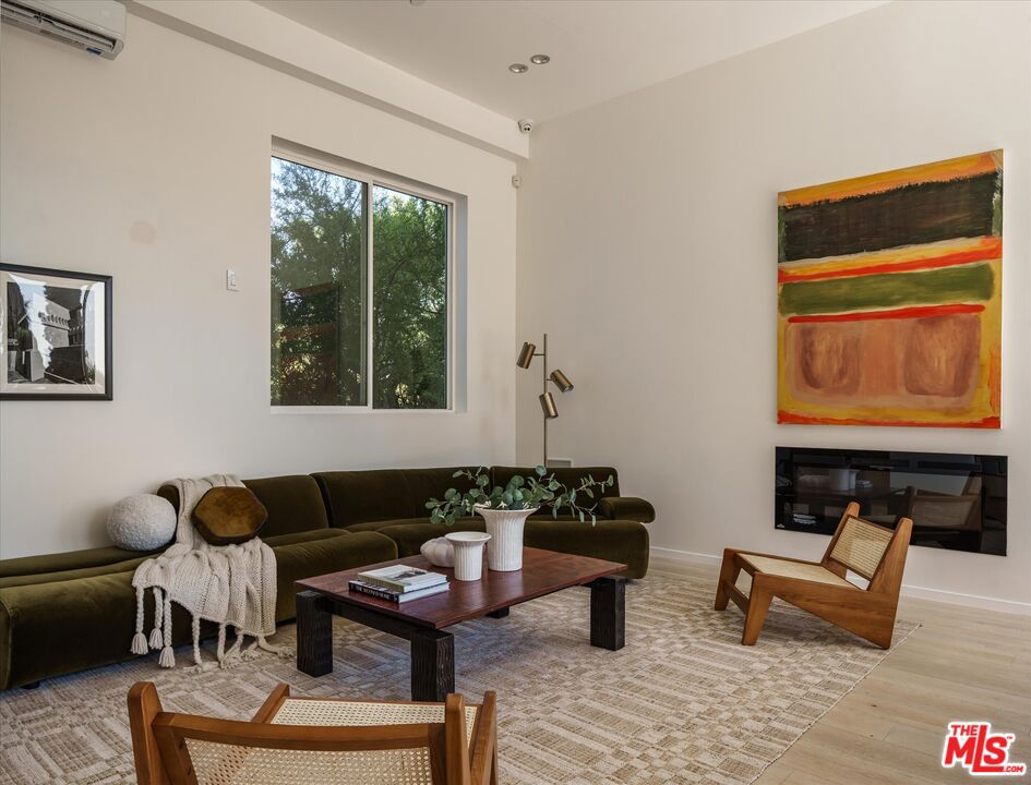 2309 Cove Avenue, Los Angeles CA 90039