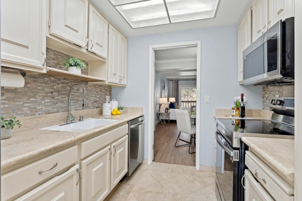 Photo of 5469 Cribari Green, San Jose, CA 95135 (MLS # ML82037004)