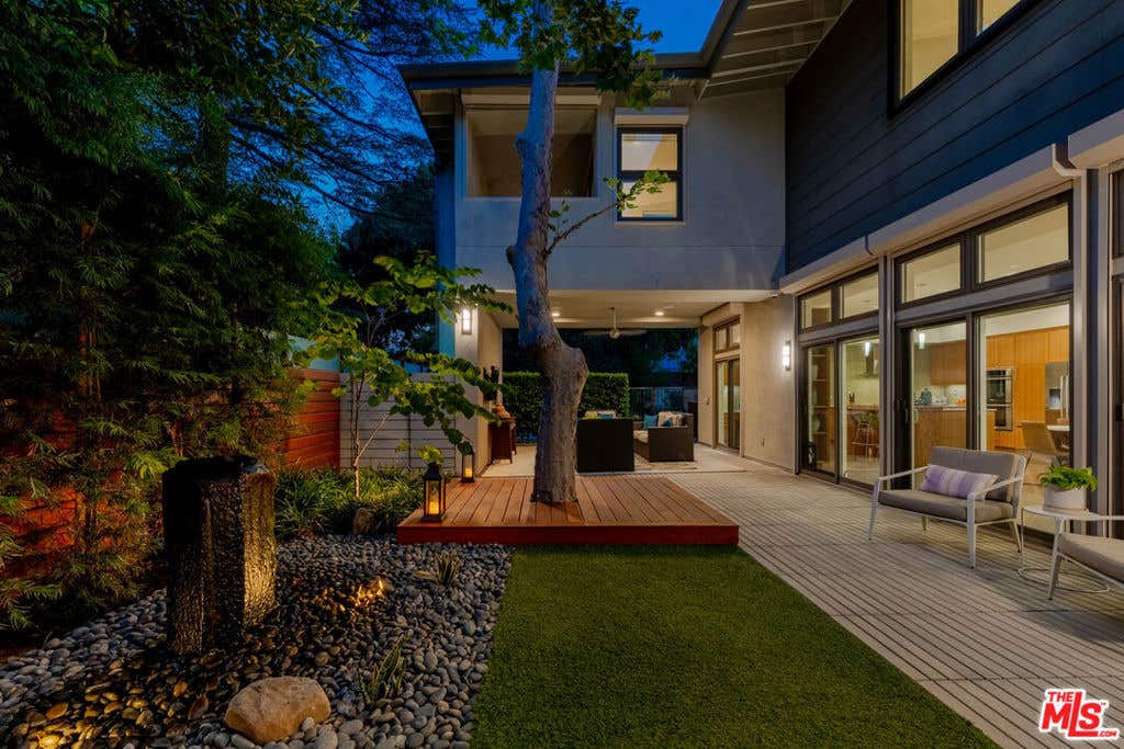 Photo of 4065 Kraft Avenue, Studio City, CA 91604 (MLS # 26845315)