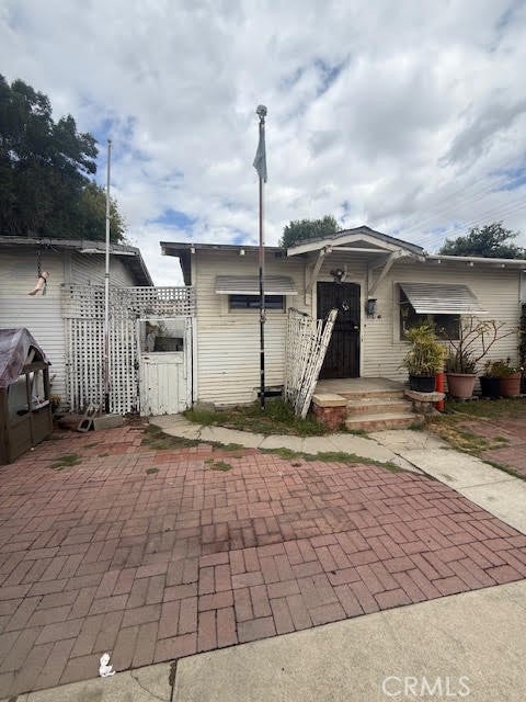8201 Morton