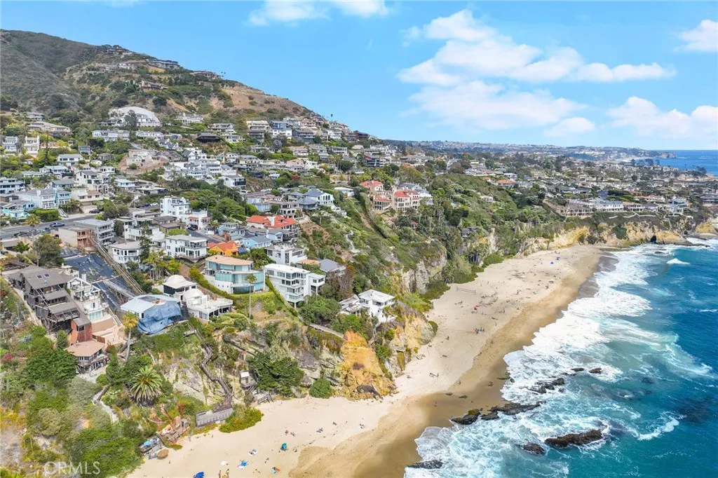 Laguna Beach, California 92651, United States, 4 Bedrooms Bedrooms, ,2 BathroomsBathrooms,Residential,Active,161930