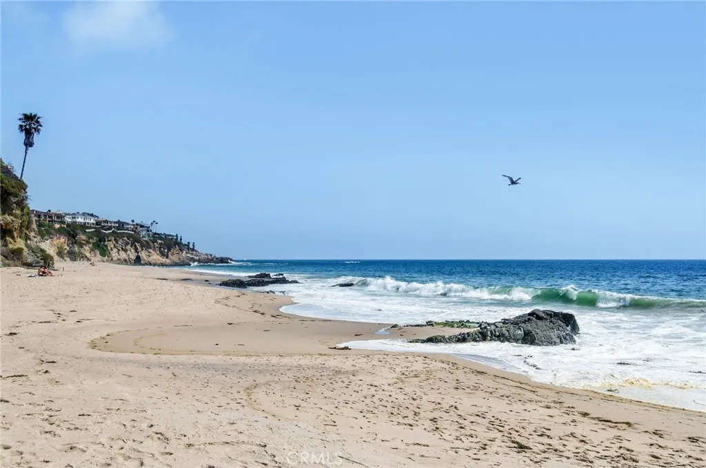 Laguna Beach, California 92651, United States, 4 Bedrooms Bedrooms, ,2 BathroomsBathrooms,Residential,Active,161930