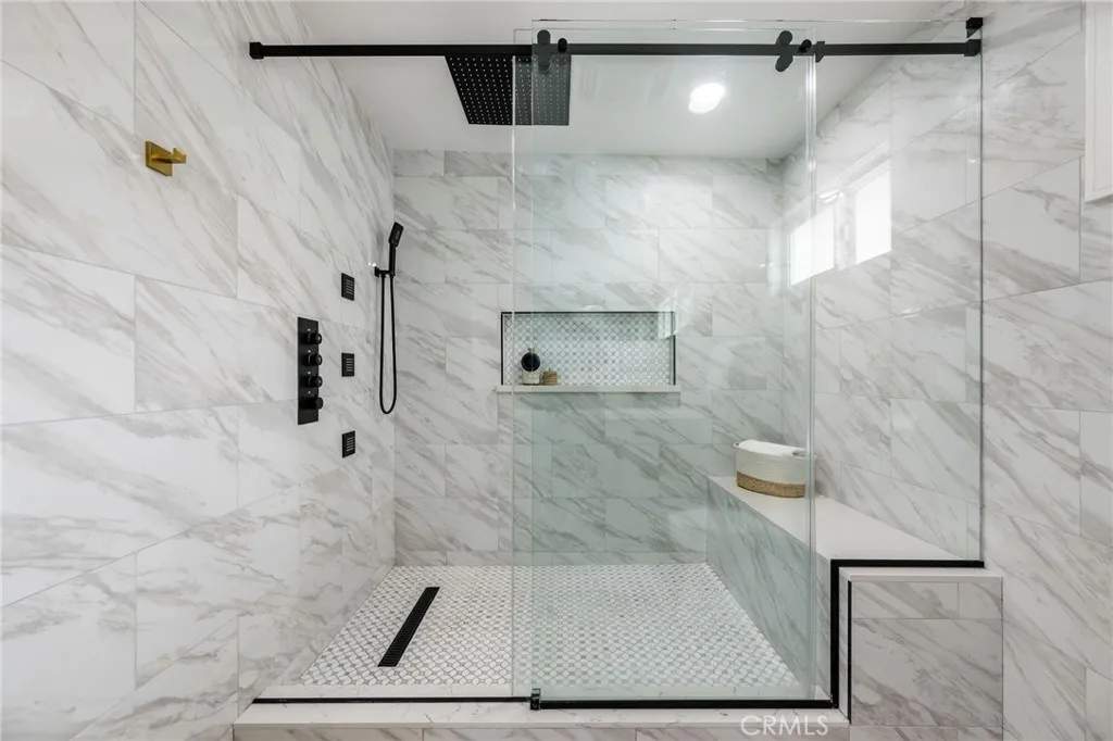 Laguna Beach, California 92651, United States, 4 Bedrooms Bedrooms, ,2 BathroomsBathrooms,Residential,Active,161930