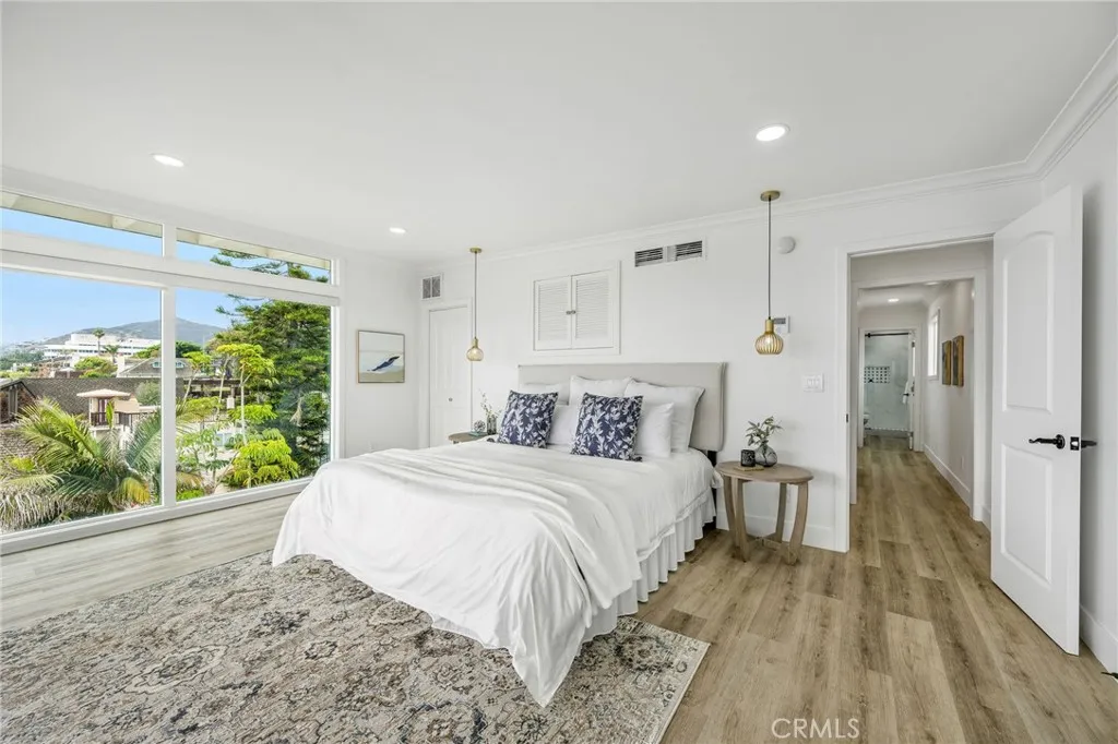 Laguna Beach, California 92651, United States, 4 Bedrooms Bedrooms, ,2 BathroomsBathrooms,Residential,Active,161930