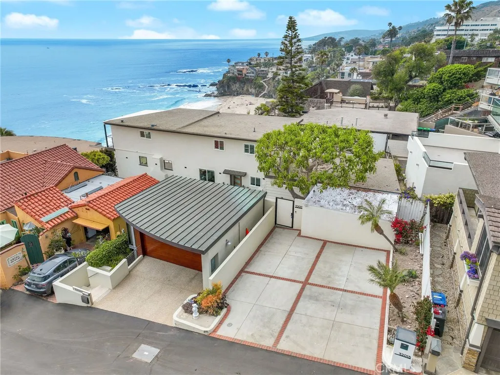 Laguna Beach, California 92651, United States, 4 Bedrooms Bedrooms, ,2 BathroomsBathrooms,Residential,Active,161930