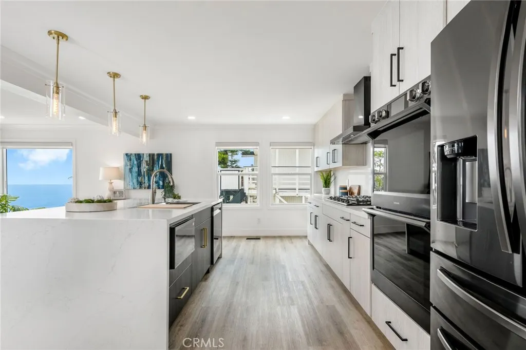 Laguna Beach, California 92651, United States, 4 Bedrooms Bedrooms, ,2 BathroomsBathrooms,Residential,Active,161930