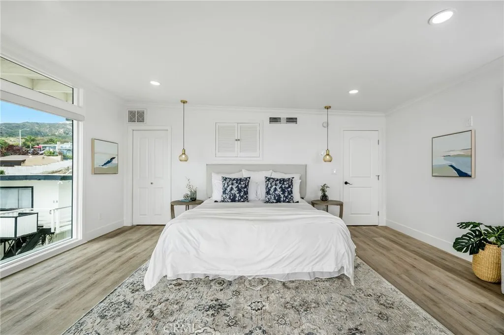 Laguna Beach, California 92651, United States, 4 Bedrooms Bedrooms, ,2 BathroomsBathrooms,Residential,Active,161930