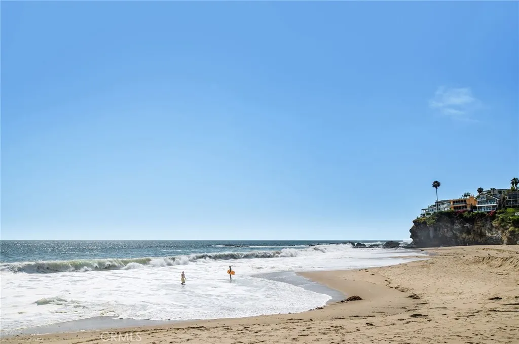 Laguna Beach, California 92651, United States, 4 Bedrooms Bedrooms, ,2 BathroomsBathrooms,Residential,Active,161930