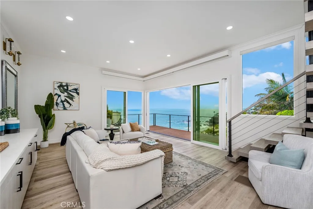 Laguna Beach, California 92651, United States, 4 Bedrooms Bedrooms, ,2 BathroomsBathrooms,Residential,Active,161930