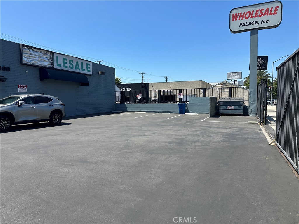 Properties 2 1004 W Burbank Boulevard