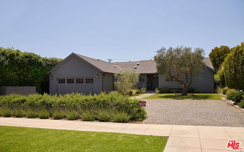 Photo of 519 Moreno Avenue, Los Angeles, CA 90049 (MLS # 26827443)