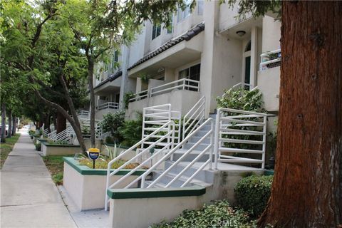 Photo of 5145 Yarmouth, Encino, CA 91436 (MLS # SR25232661)