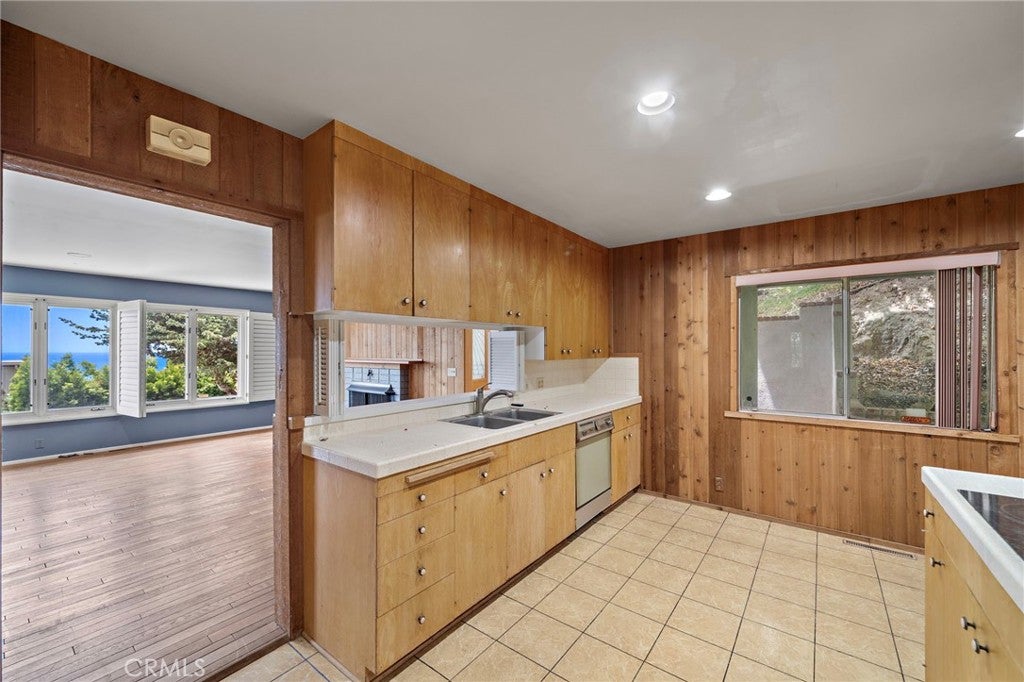 459 Hilledge Drive, Laguna Beach CA 92651 - Photo 12