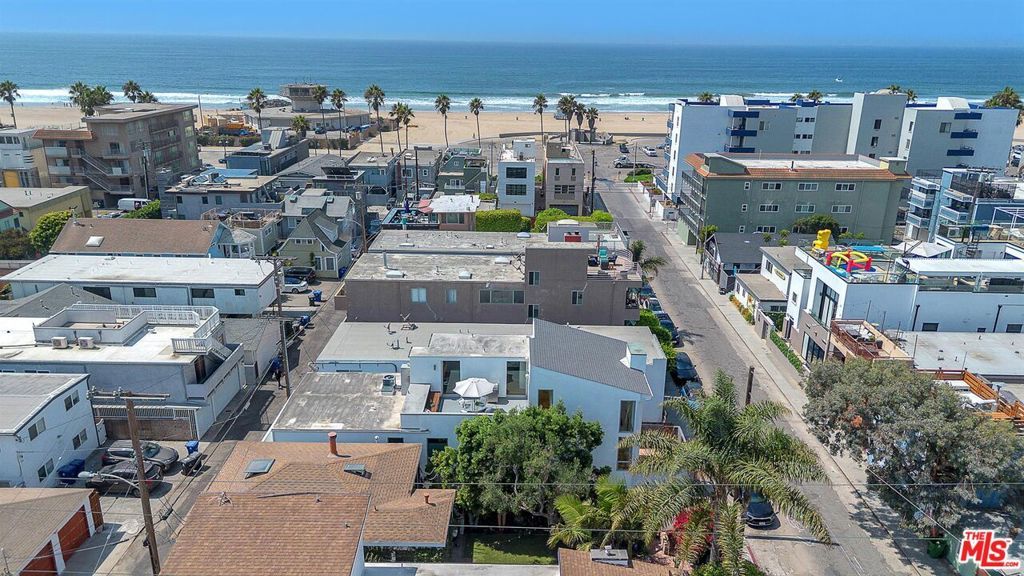Photo of 34 S Venice Boulevard, Venice, CA 90291 (MLS # 25586025)