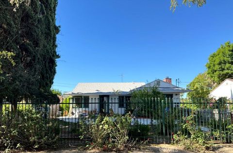 Photo of 7429 Hesperia, Reseda, CA 91335 (MLS # SR25251853)