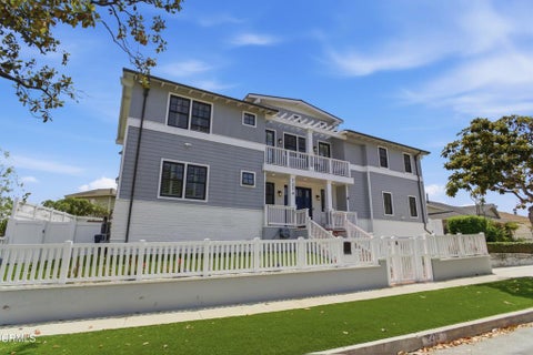 Photo of 7214 Mccool Avenue, Los Angeles, CA 90045 (MLS # P1-28354)