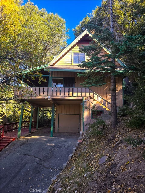 Photo of 629 Chateau Dr, Crestline, CA 92325 (MLS # CV25256026)