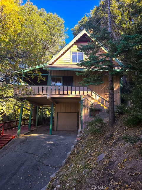 Photo of 629 Chateau Dr, Crestline, CA 92325 (MLS # CV25256026)