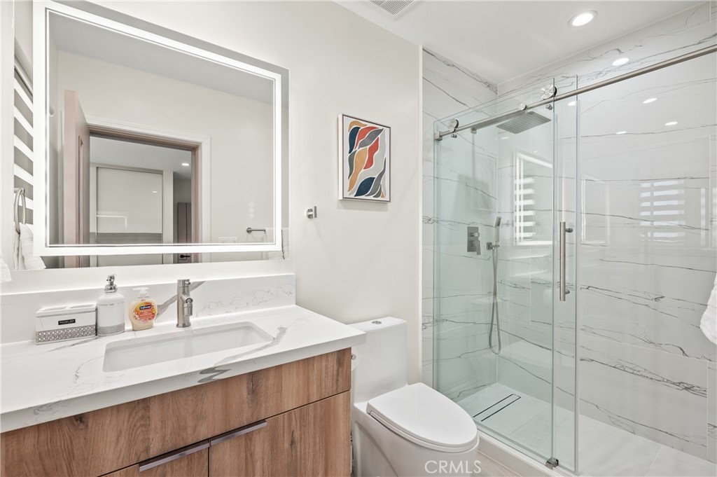 Newly remodeled 2-bedroom JADU for rent in West Covina!
This cozy unit offers 2 bedrooms, 1 full bathroom, and a modern kitchenette. Freshly renovated with new flooring, new paint, and updated fixtures. Private entrance, bright interior, and quiet neighborhood. Conveniently located near schools, parks, and shopping centers, with easy access to I-10 freeway.
Perfect for a small family or student.
Utilities and parking details upon inquiry.