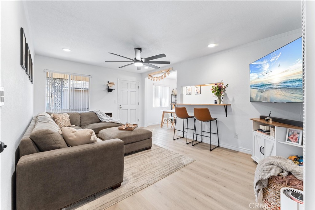 660 S Glassell Street 14