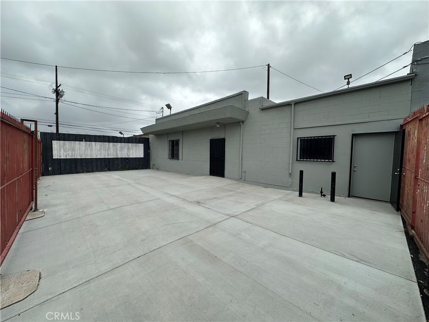 This well-maintained warehouse offers the perfect setup for cabinet making, woodworking, or other light manufacturing trades. Featuring ample open floor space, high ceilings, and two convenient restrooms, the unit is designed for functionality and workflow efficiency. With easy access for loading and unloading, plus a prime location in a business-friendly area of Los Angeles, this property is ready to support your growing operation. Don’t miss this great leasing opportunity!