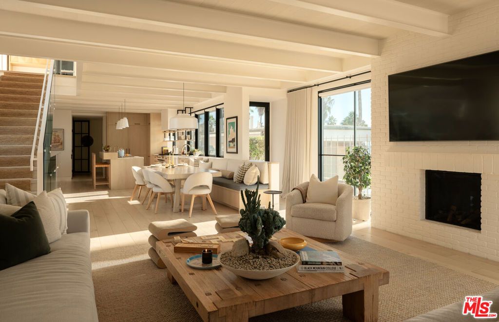 Photo of 120 N Hart Avenue, Santa Monica, CA 90405 (MLS # 25621773)