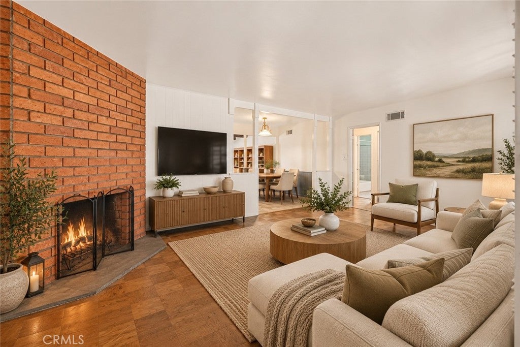 6328 Pico Vista