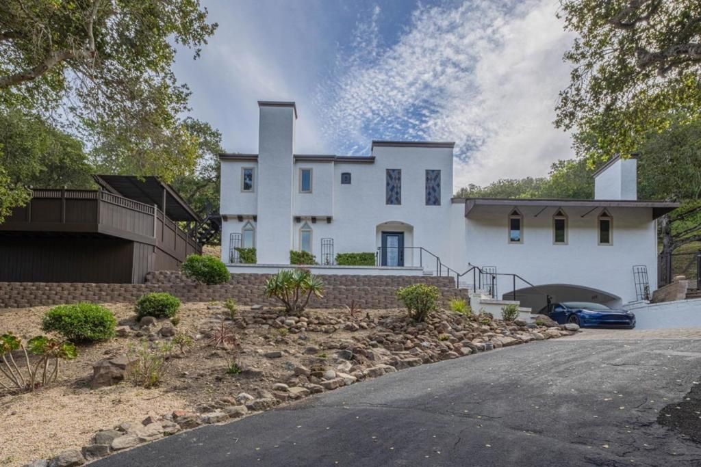 Photo of 25949 Deer Run Lane, Salinas, CA 93908 (MLS # ML82038682)