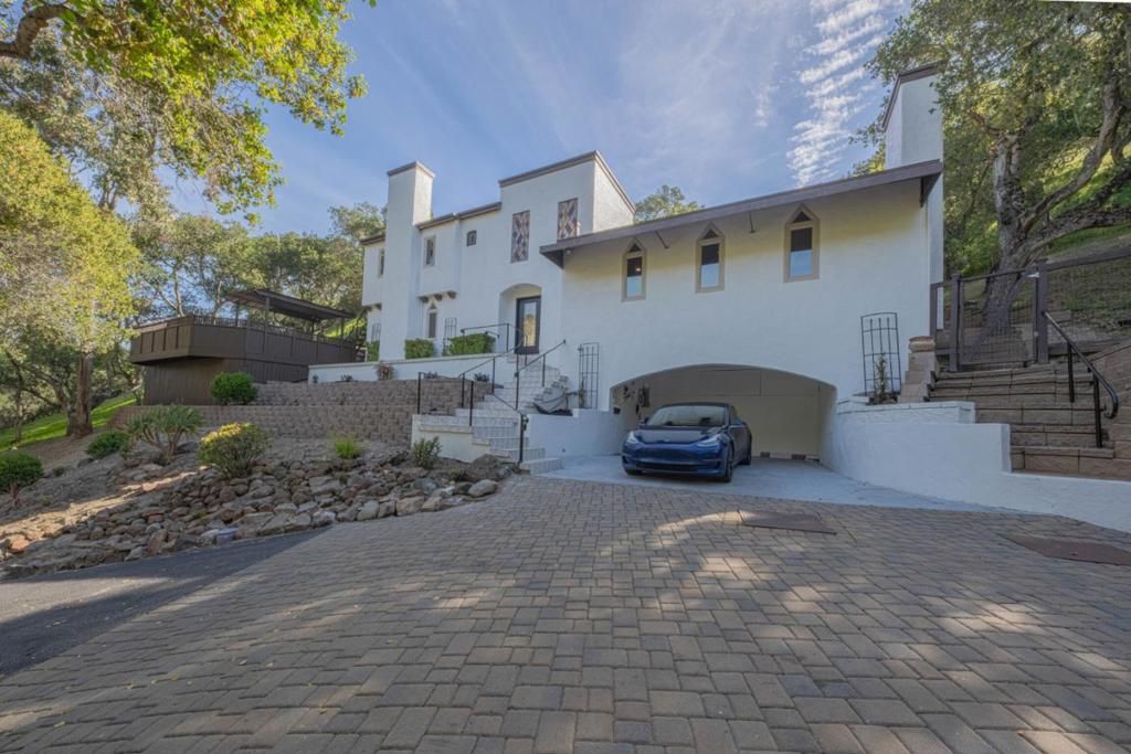 Photo of 25949 Deer Run Lane, Salinas, CA 93908 (MLS # ML82038682)