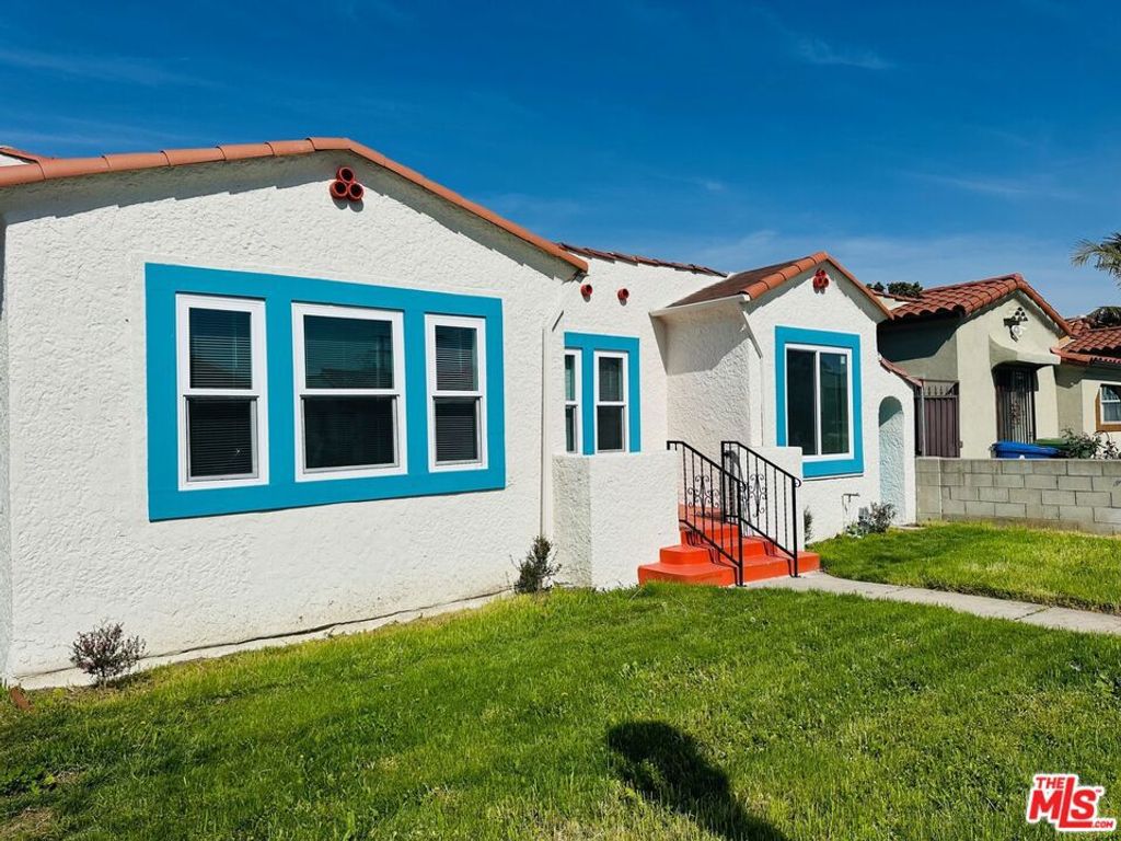 Photo of Los Angeles, CA 90016 (MLS # 25594517)