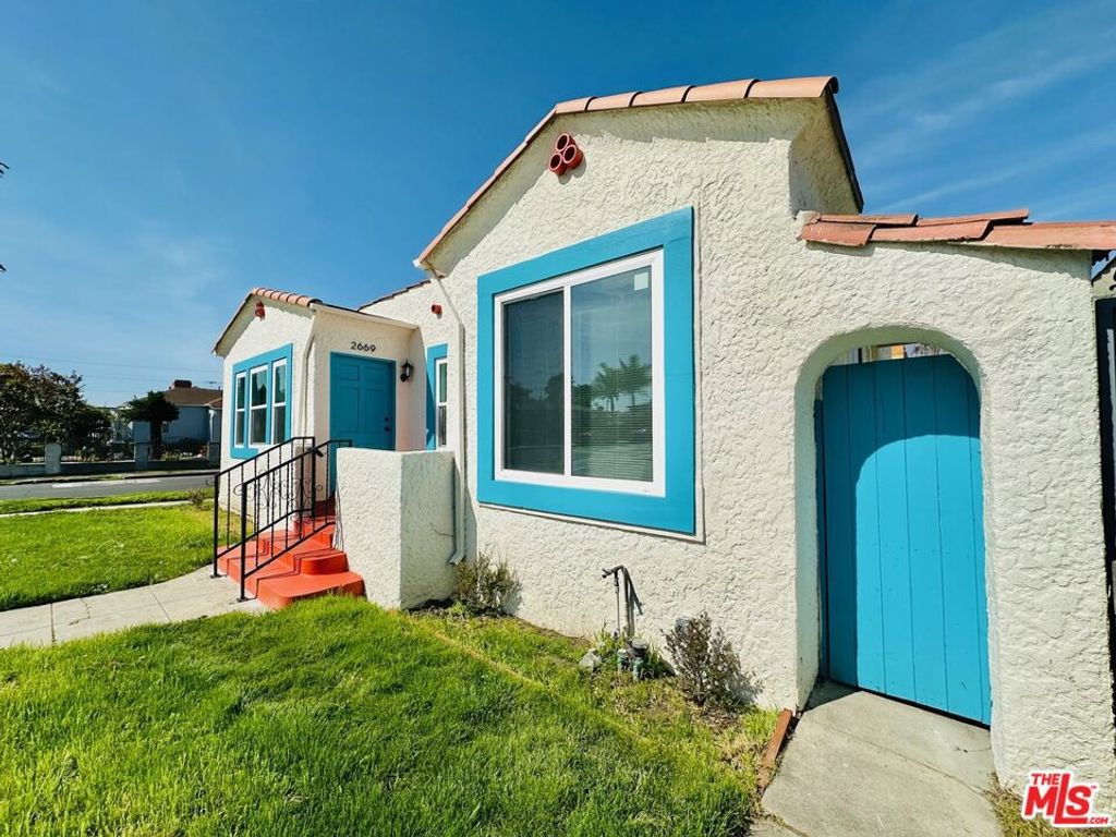 Photo of Los Angeles, CA 90016 (MLS # 25594517)