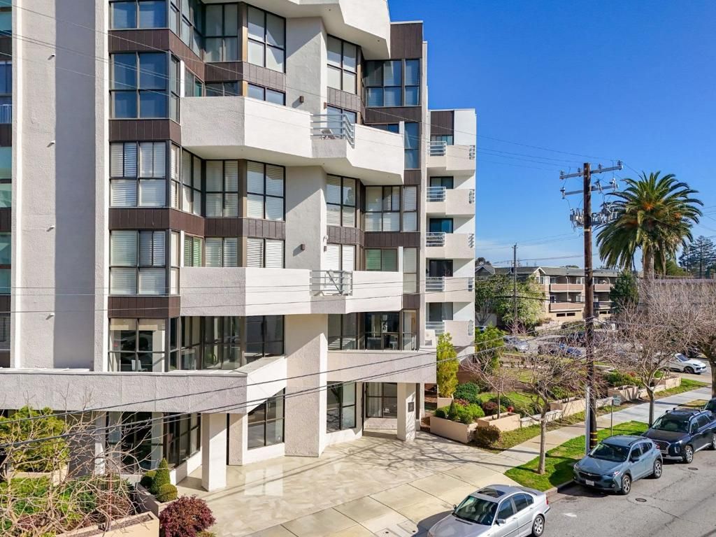 Photo of 110 Park Road #105, Burlingame, CA 94010 (MLS # ML82037790)