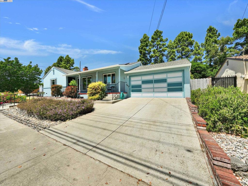 Properties 3 1706 Grove Way