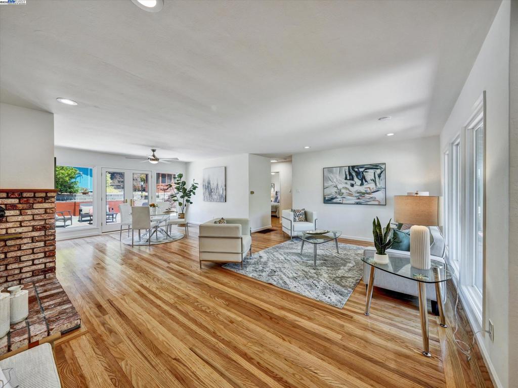 Properties 4 1706 Grove Way