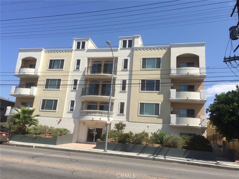 Photo of 15435 Vanowen ST, Los Angeles, CA 91406 (MLS # SR26170164)