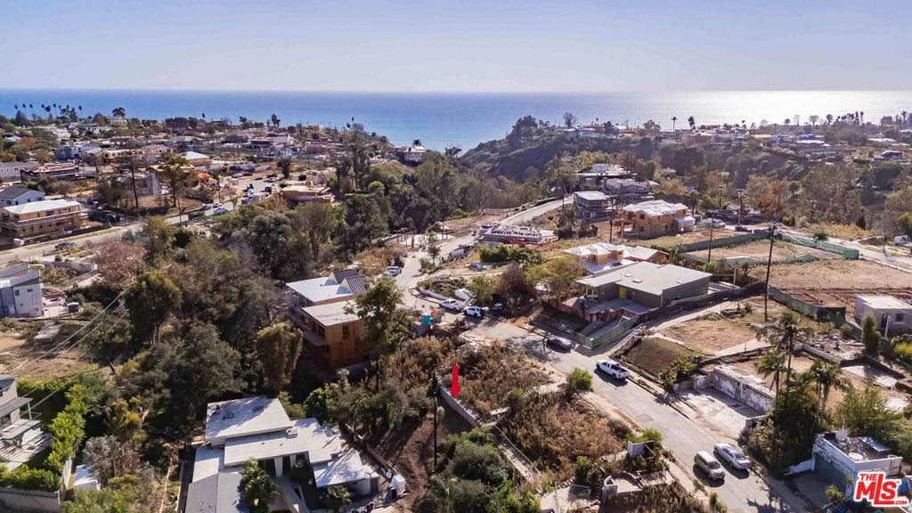 Photo of 668 Palmera Ave, Pacific Palisades, CA 90272 (MLS # 26101951)
