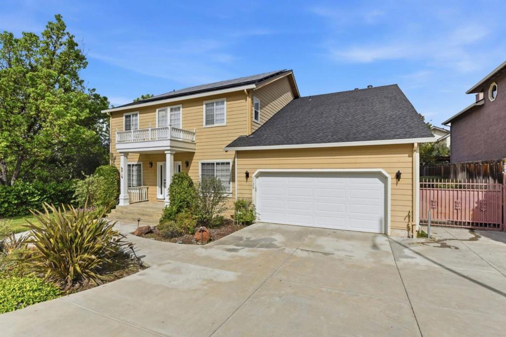 1129 Foxhurst Way