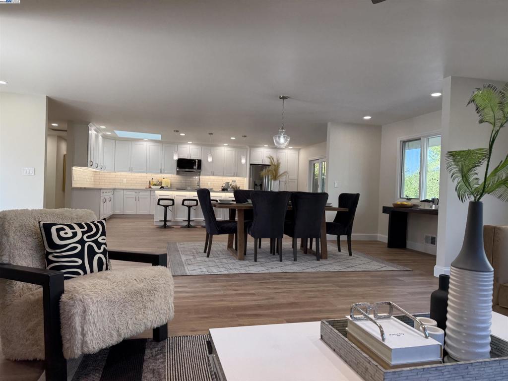 174 Town And Country Dr