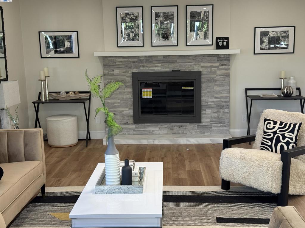 174 Town And Country Dr