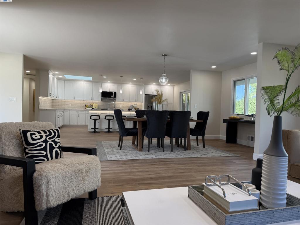 174 Town And Country Dr