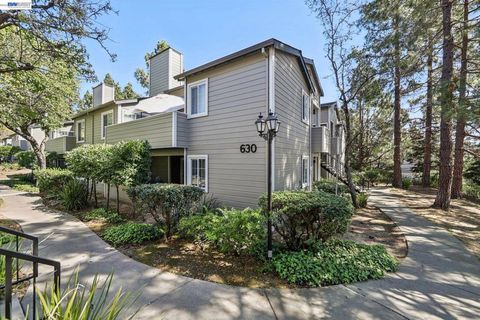 Photo of 630 Canyon Oaks Drive Dr #D, Oakland, CA 94605 (MLS # 41128466)