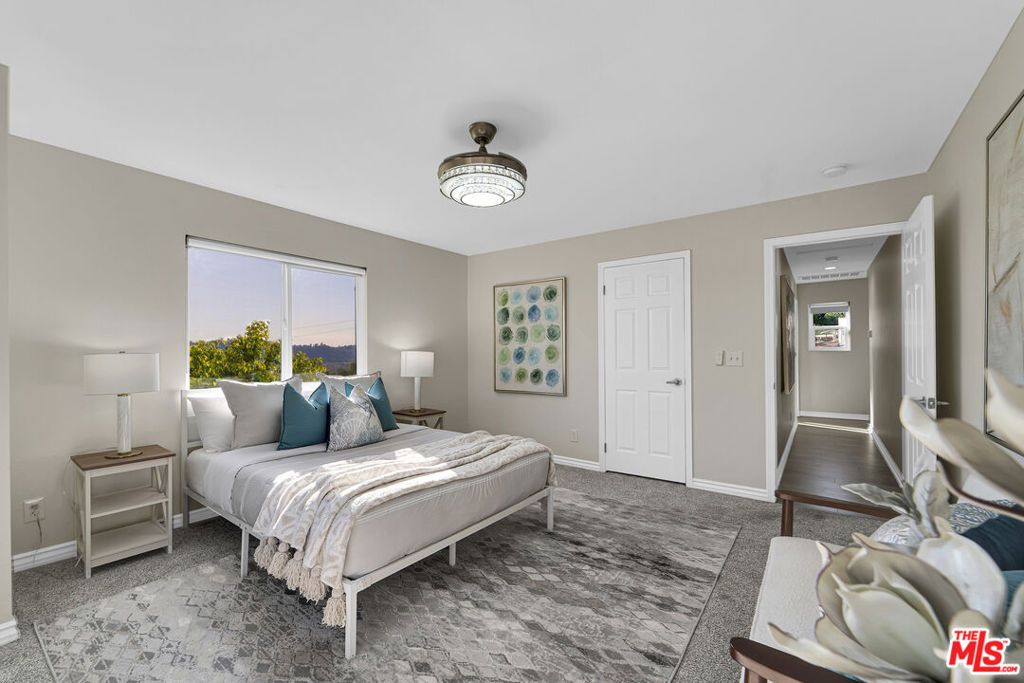 listing image 130729513335546825996