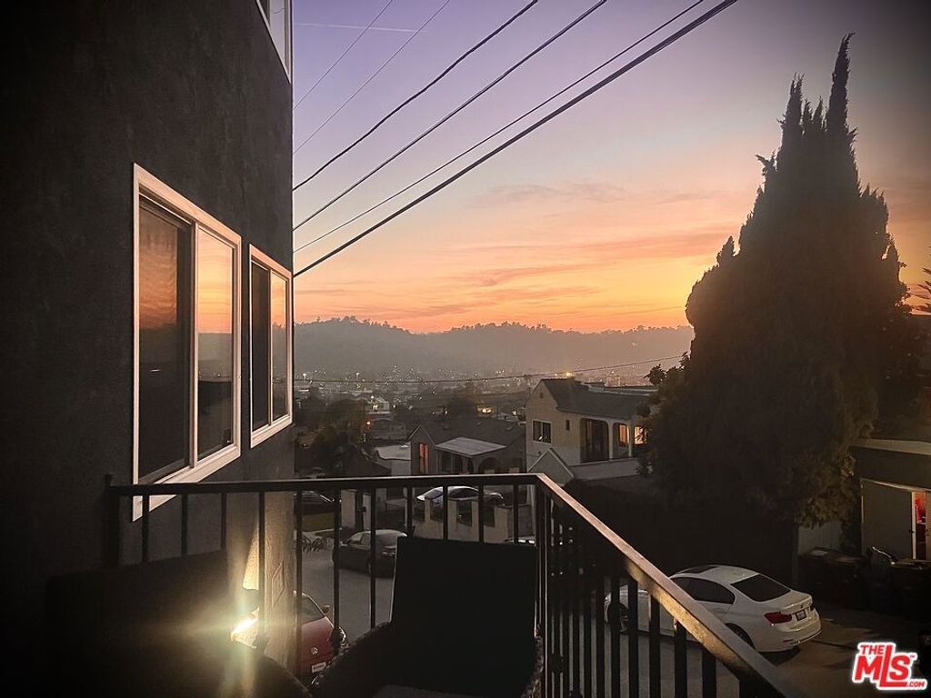 listing image 130722879195590176318